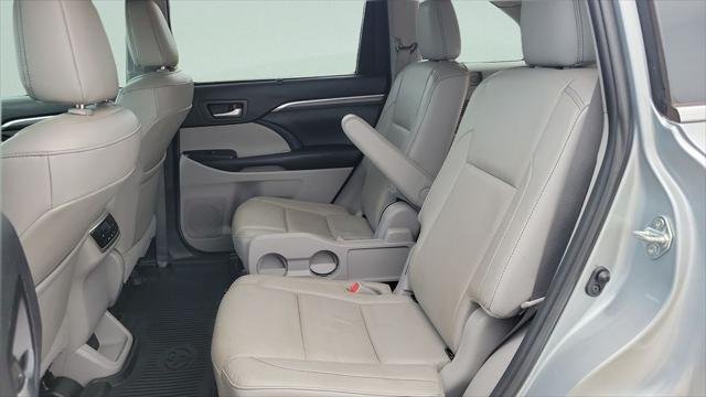 Certified Used 2019 CELESTIAL SILVER METALLIC Toyota  image 10