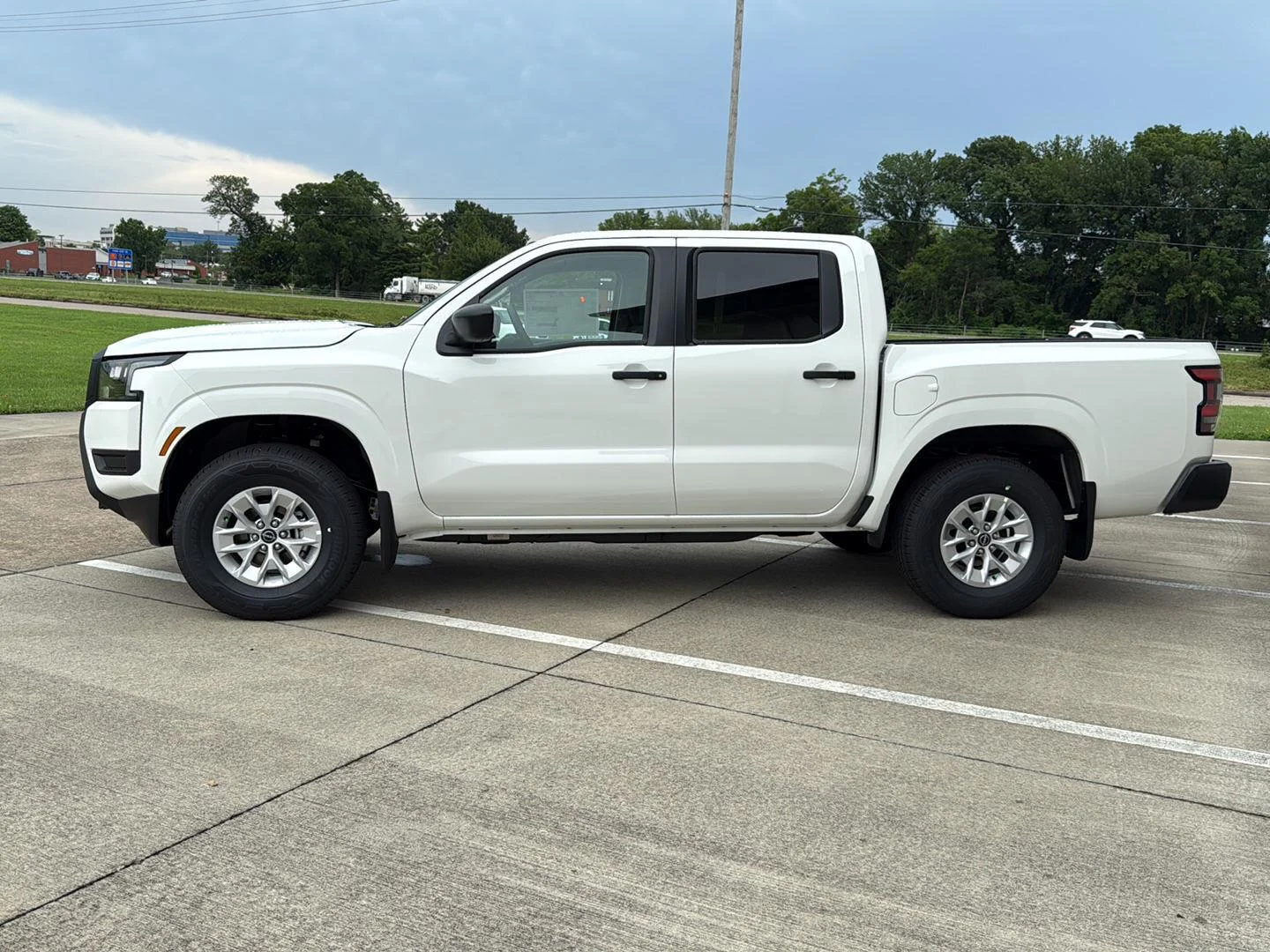 New 2026 Glacier White Nissan S image 4