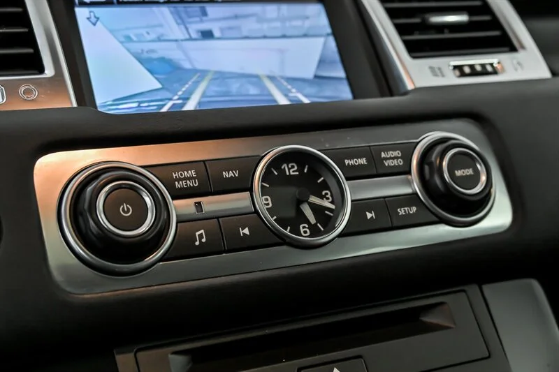 Used 2013 Santorini Black Metallic Land Rover Autobiography image 30