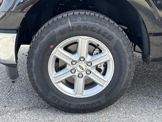 New 2026 Agate Black Metallic Ford XLT image 15