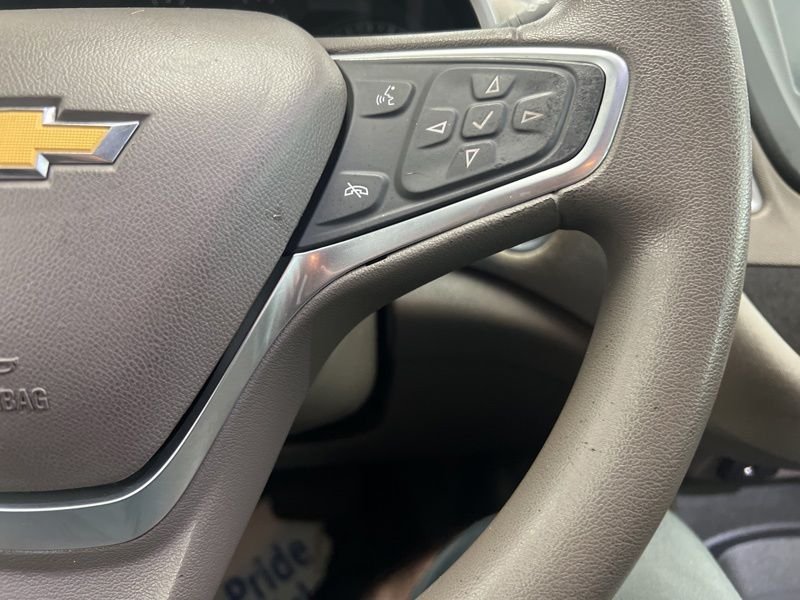 Used 2018 White Chevrolet LS image 22