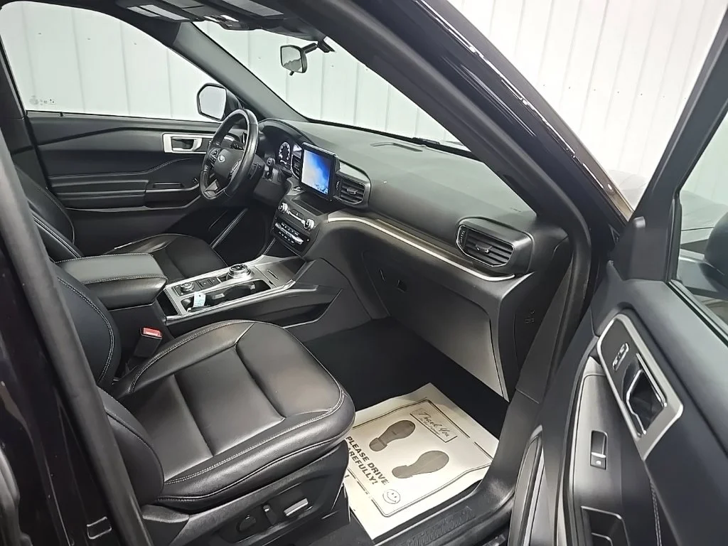Used 2020 Black Ford XLT image 16