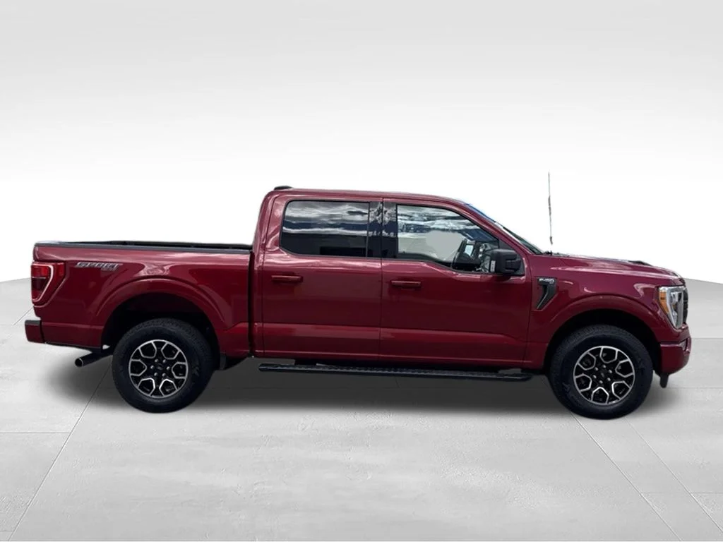 Used 2022 Rapid Red Metallic Tinted Clearcoat Ford XLT image 8