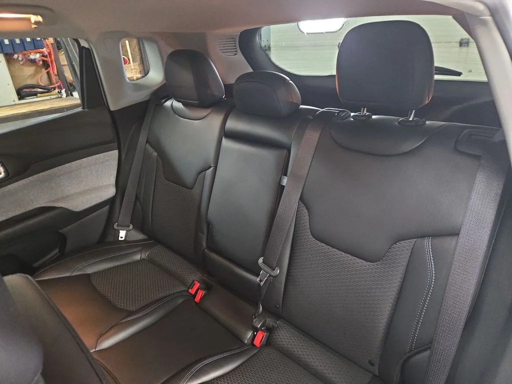 Certified Used 2022 White Jeep Latitude image 23