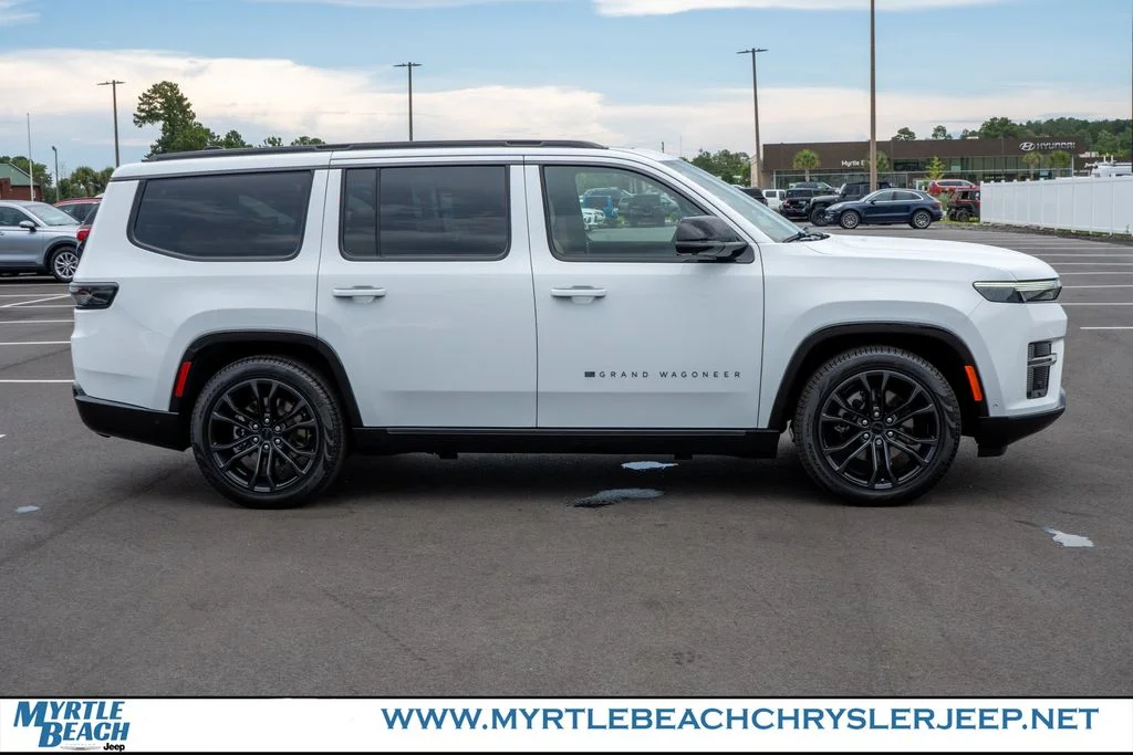 New 2026 Bright White Clear-Coat Exterior Paint Jeep Summit Reserve image 6