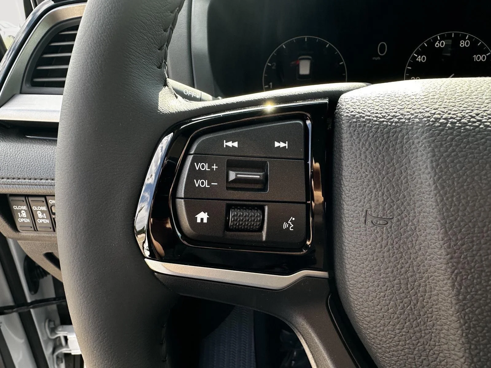 New 2026 Platinum White Pearl Honda Touring image 18