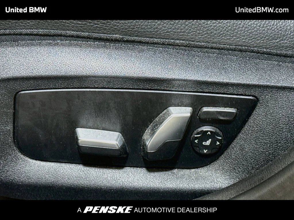 Used 2021 Black Sapphire Metallic BMW 540i image 11