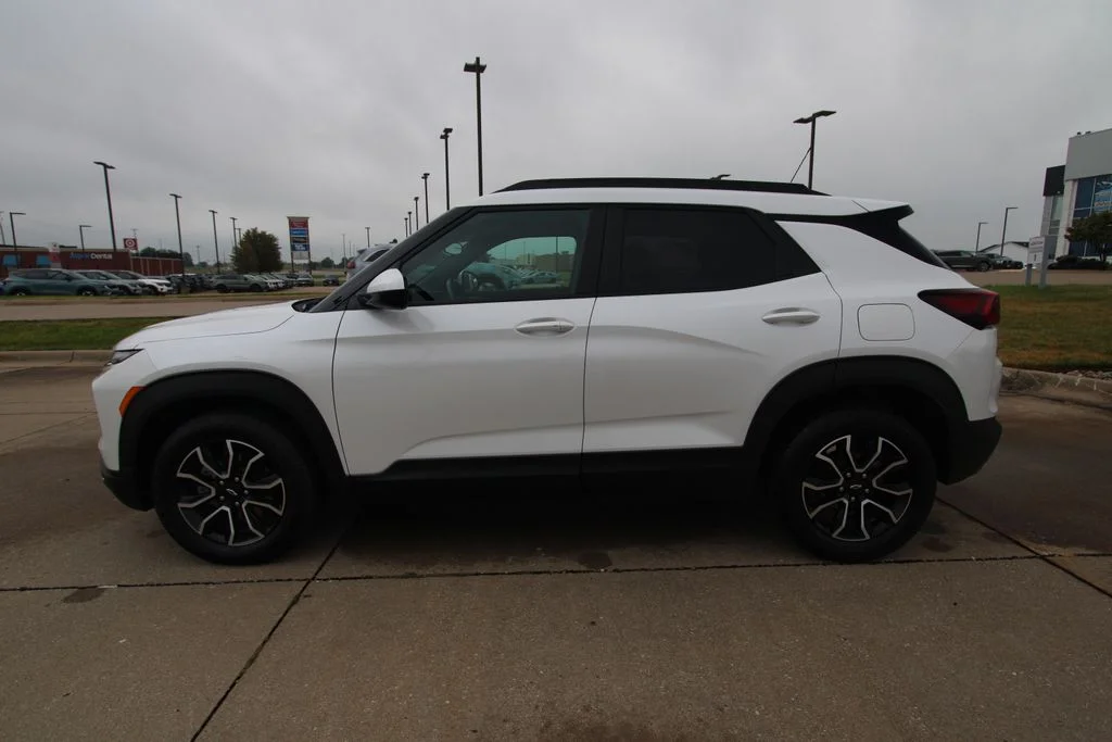 Used 2025 Beige Chevrolet ACTIV image 17