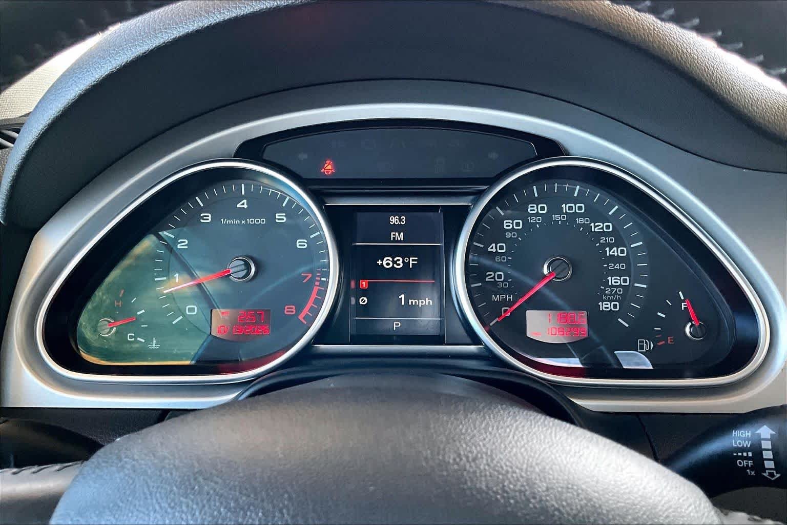 Used 2010 Graphite Gray Metallic Audi 3.6L Premium Plus image 25