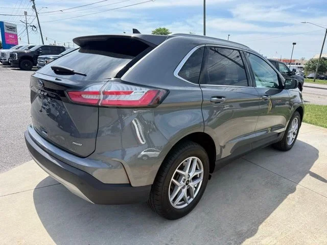 Used 2024 Gray Ford SEL image 13