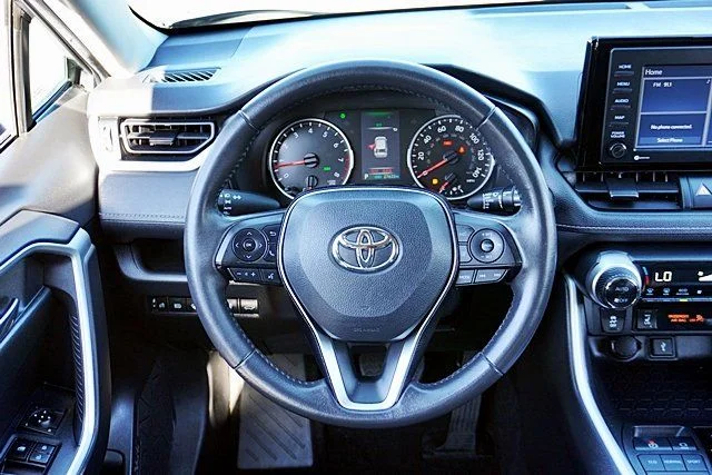 Used 2022 Silver Toyota XLE image 19