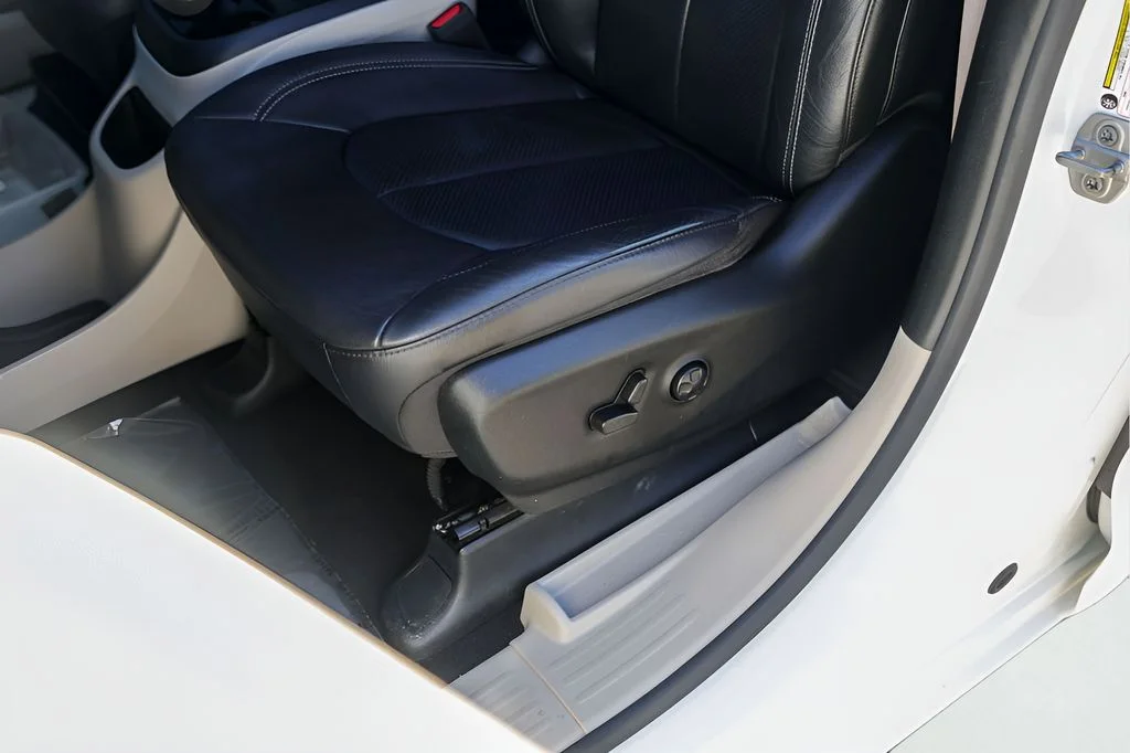 Used 2022 White Chrysler Touring L image 11