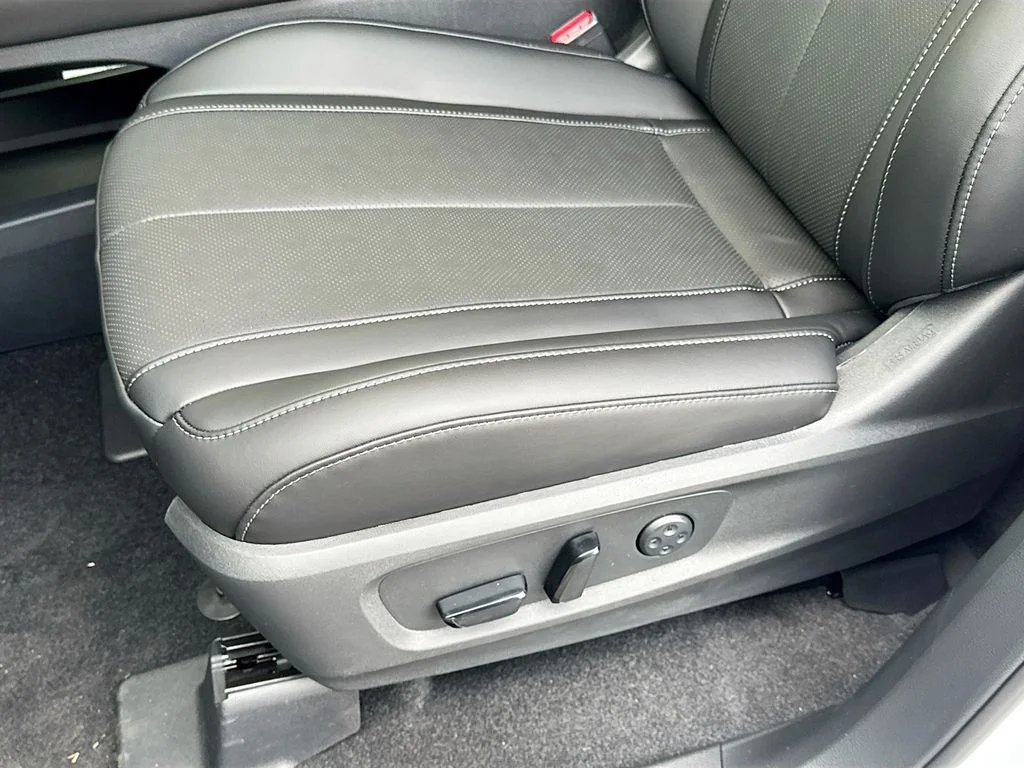 Certified Used 2026 White INFINITI LUXE image 21