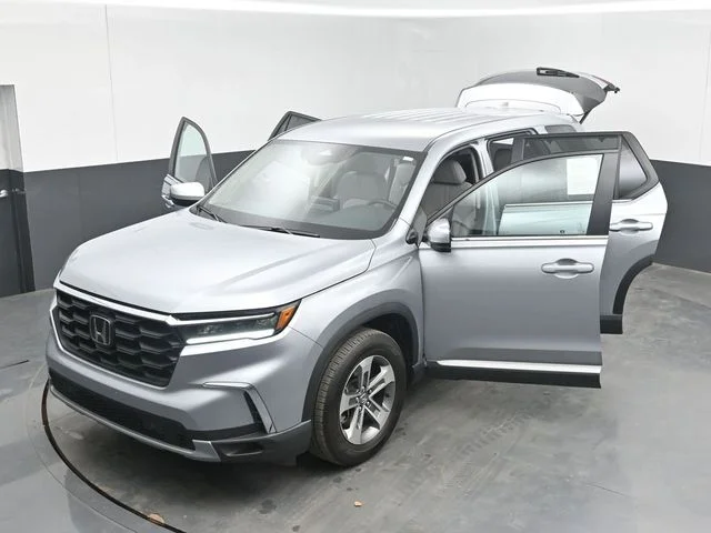 Certified Used 2023 Lunar Silver Metallic Honda 2WD EX-L 7P image 52
