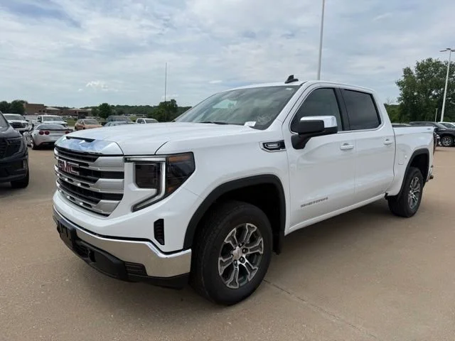 2026 GMC Sierra 1500 SLE - Photo 8