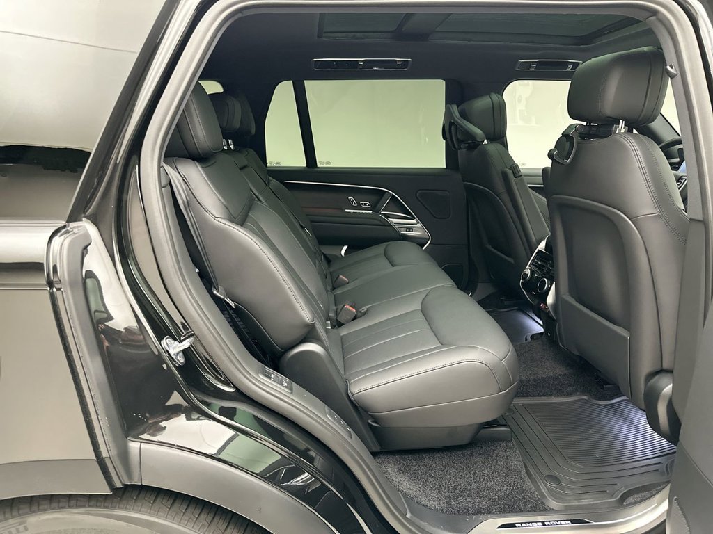 New 2027 Santorini Black Land Rover SE image 7