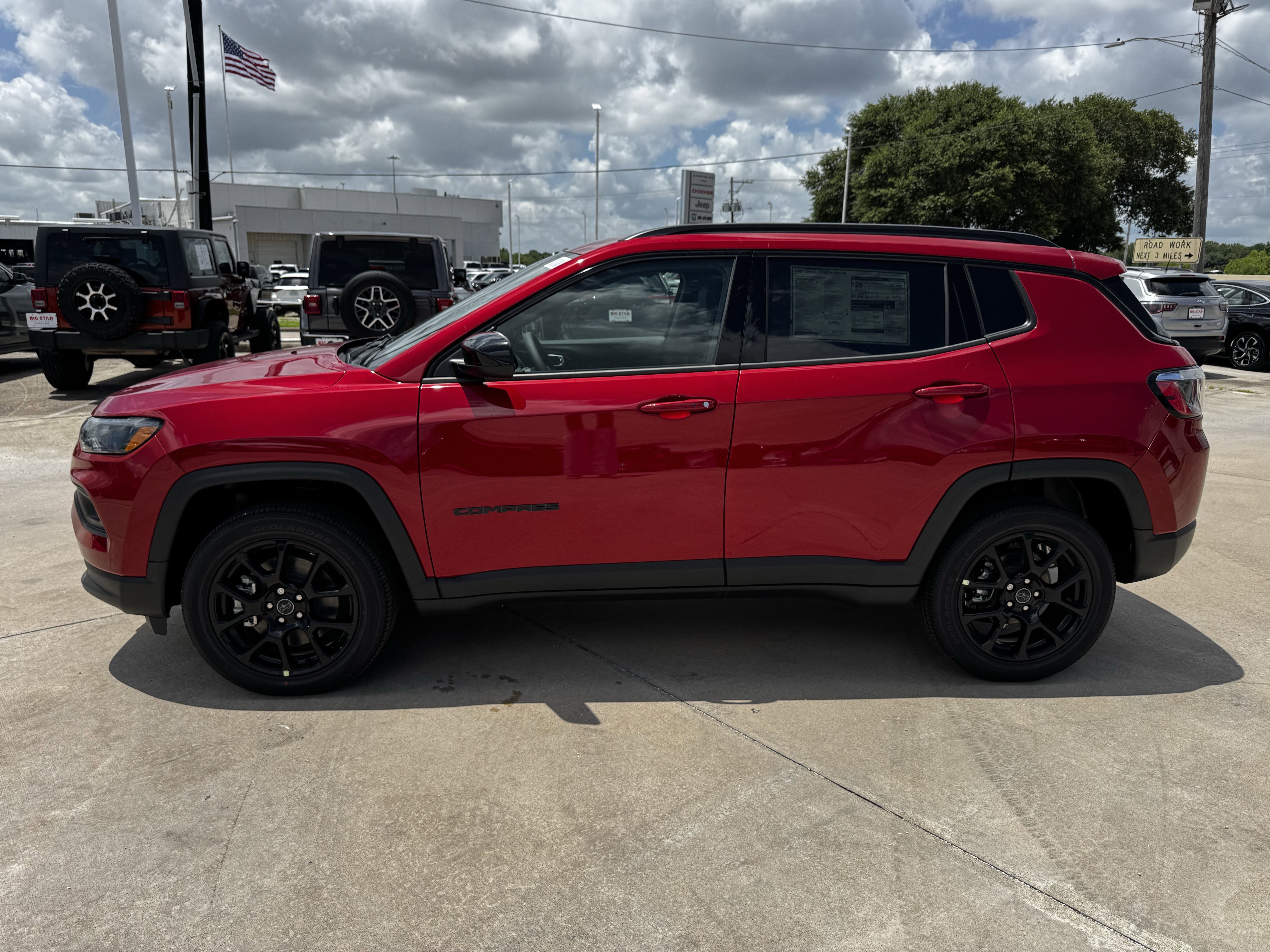 New 2026 Red Hot Pearl-Coat Exterior Paint Jeep Latitude Altitude image 6