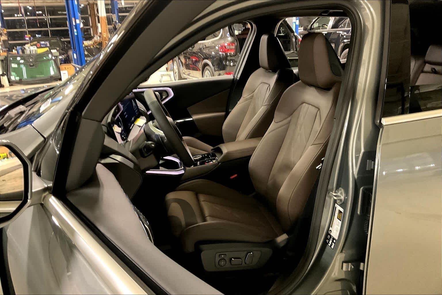 Used 2026 Skyscraper Grey Metallic BMW 30 xDrive image 9