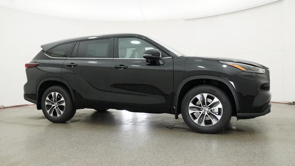 New 2026 Midnight Black Metallic Toyota XLE image 11
