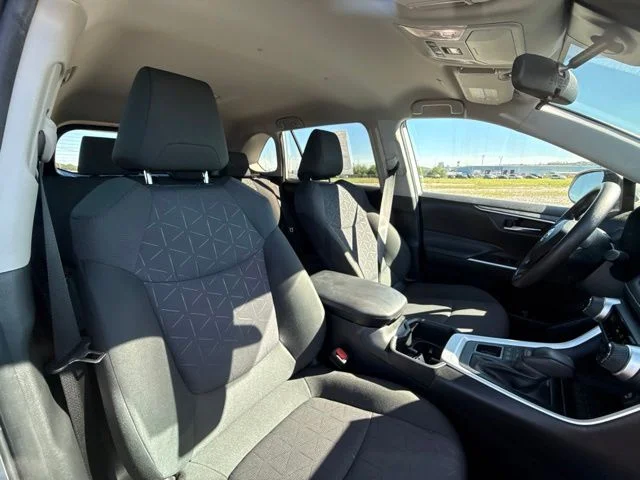 2024 Toyota RAV4 XLE - Photo 38