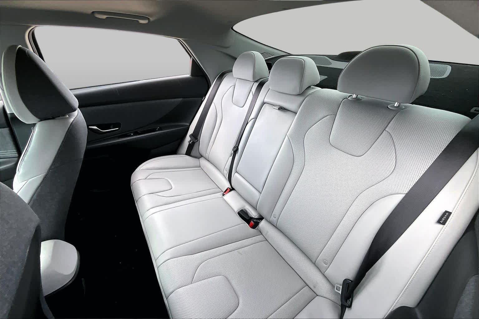 2025 Hyundai Elantra Limited - Photo 38