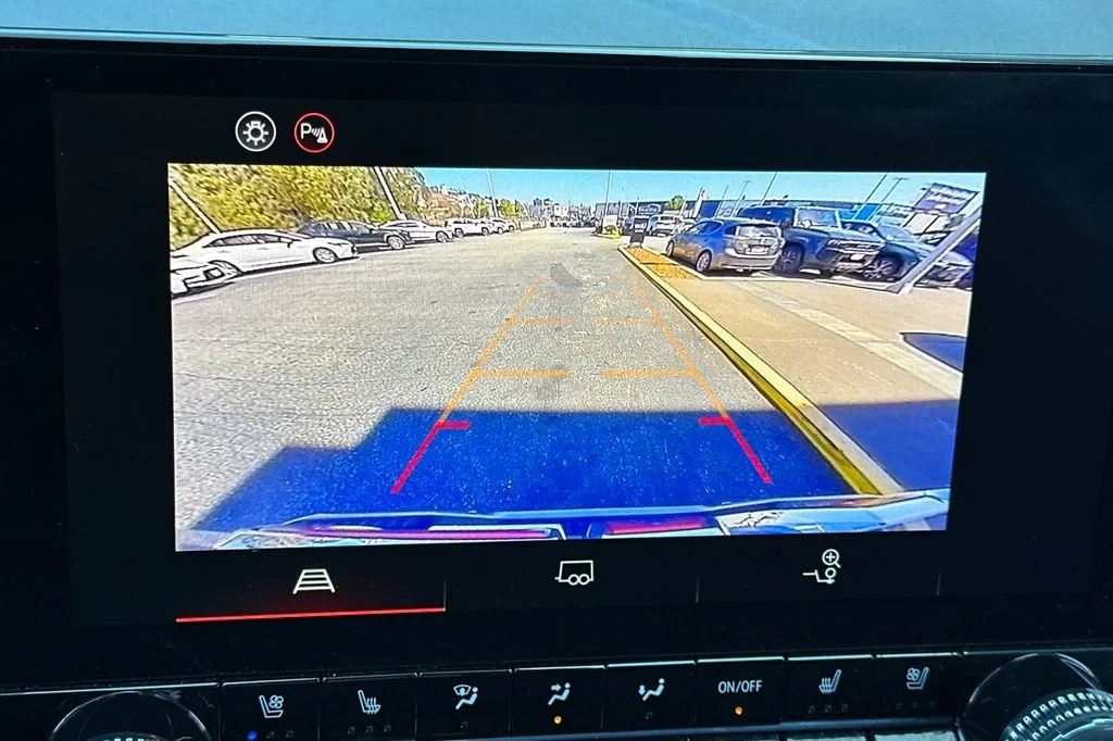 Used 2025 Silver GMC AT4 image 18