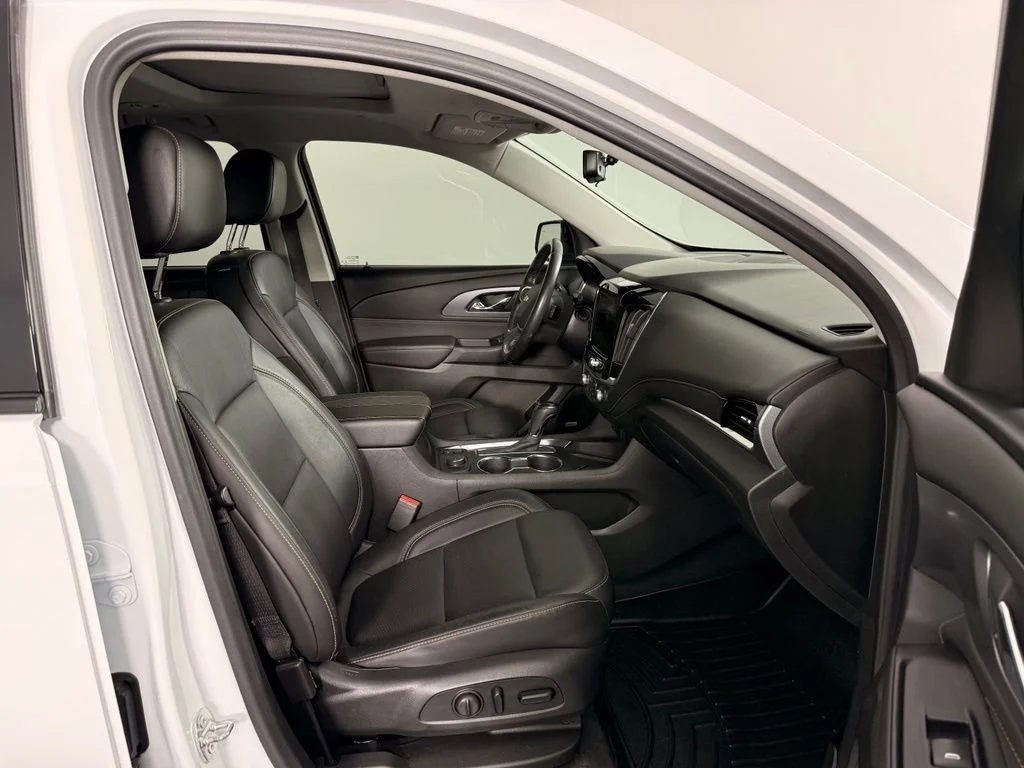 Used 2020 White Chevrolet Premier image 22