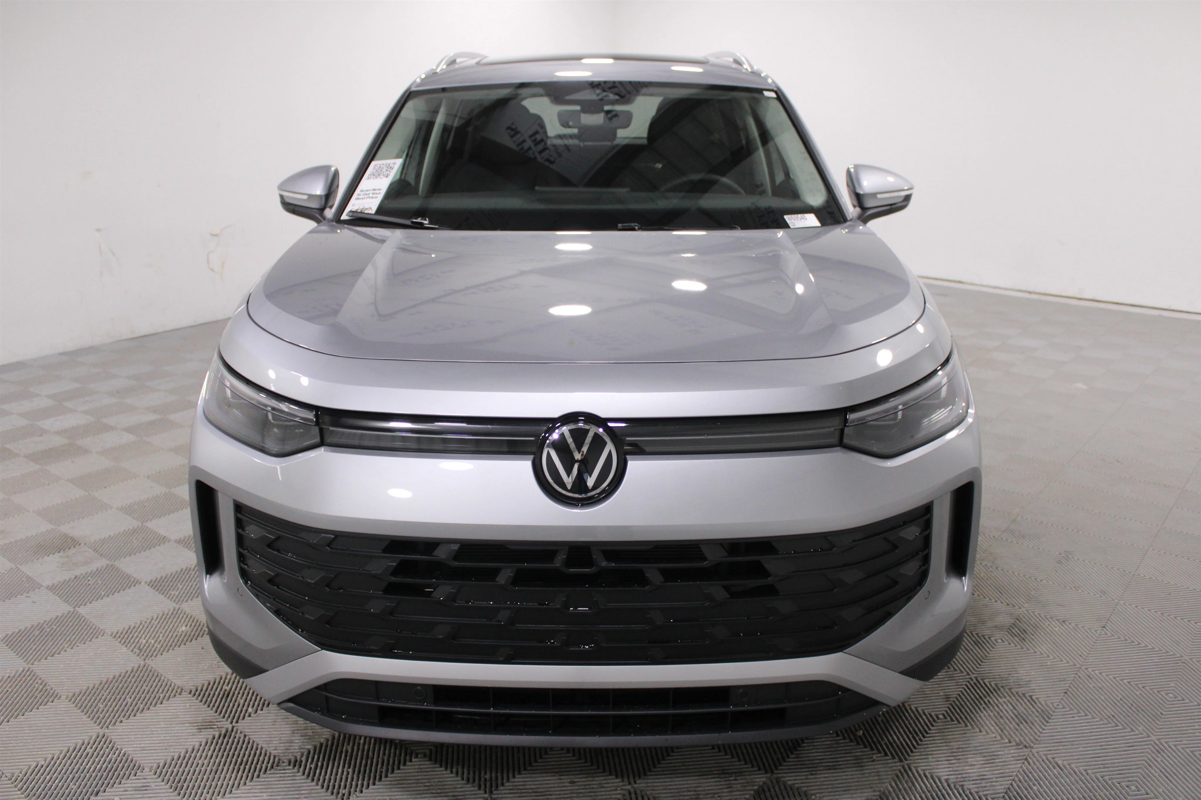 New 2026 Pyrite Silver Metallic Volkswagen SE image 30