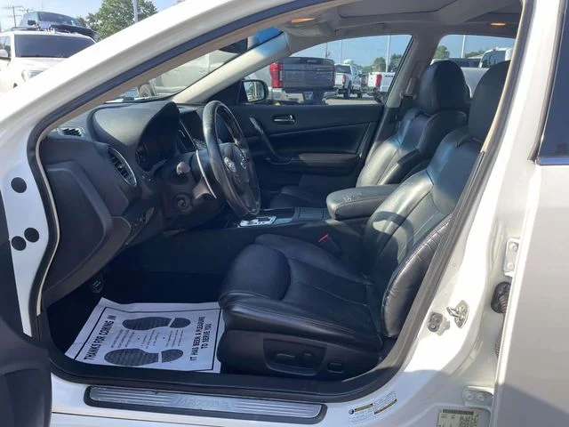 Used 2013 Pearl White Nissan 3.5 SV image 15