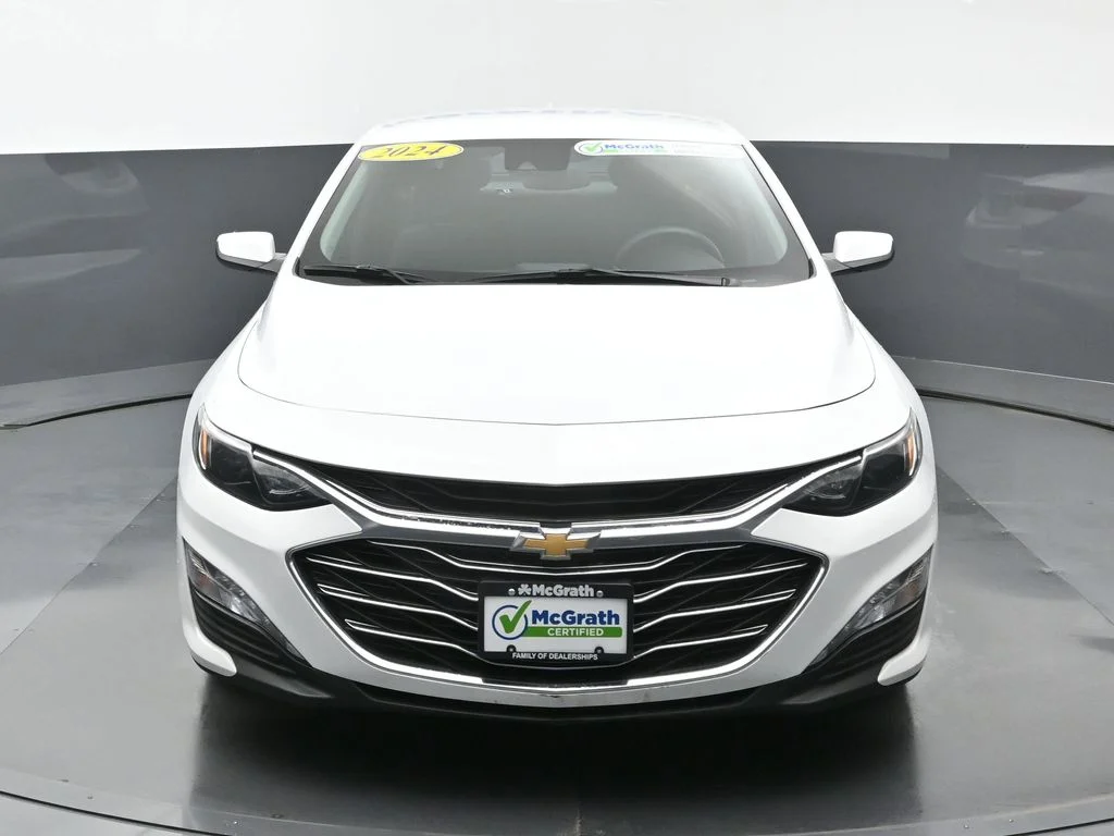 Used 2024 White Chevrolet LT image 5