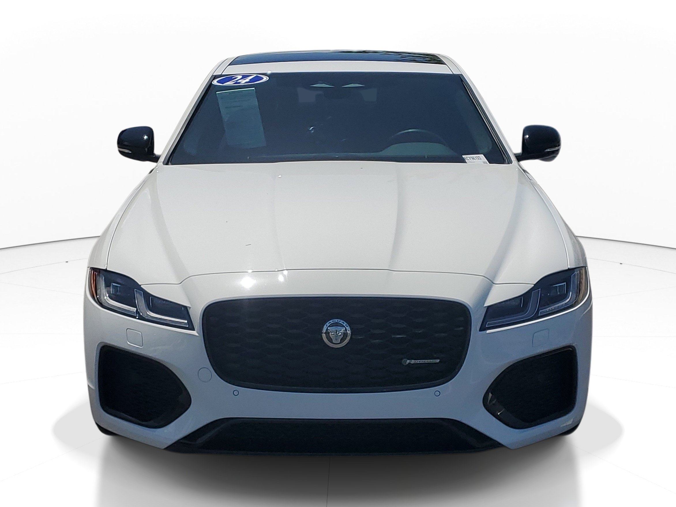 Used 2024  Jaguar R-Dynamic SE image 3