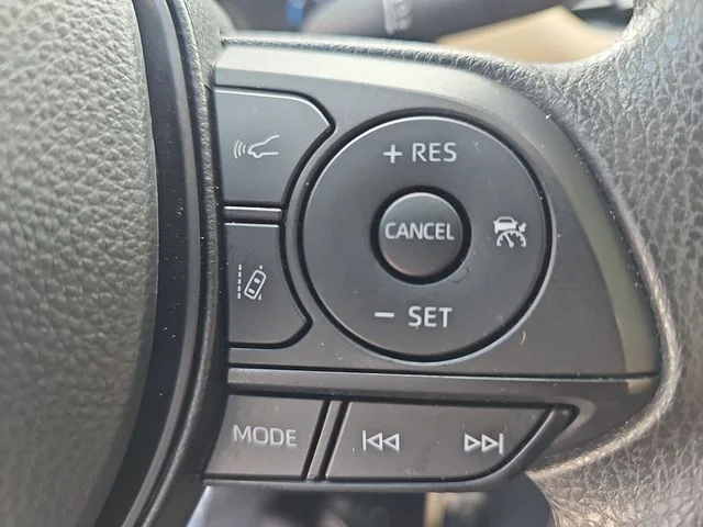 Used 2025 White Toyota LE image 18
