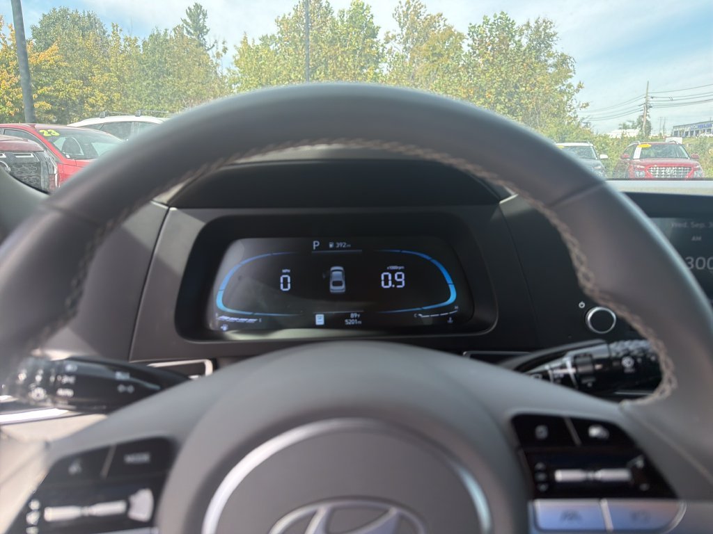 Used 2025 White Hyundai SEL Sport image 18