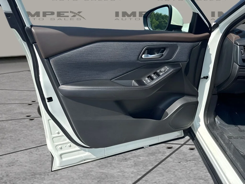 Used 2023 White Nissan SV image 16