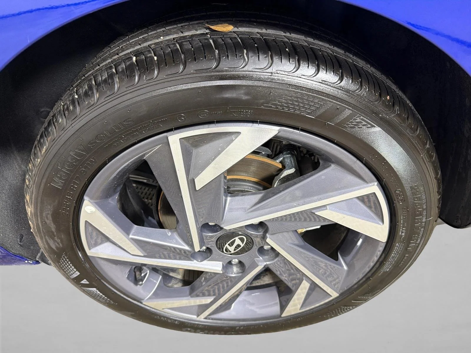Used 2025 Gray Hyundai SEL Sport image 19