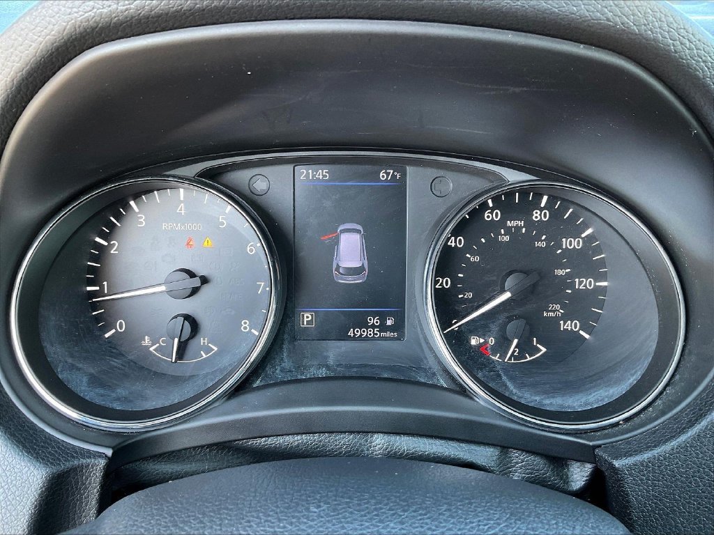 Used 2020 Green Nissan SV image 8