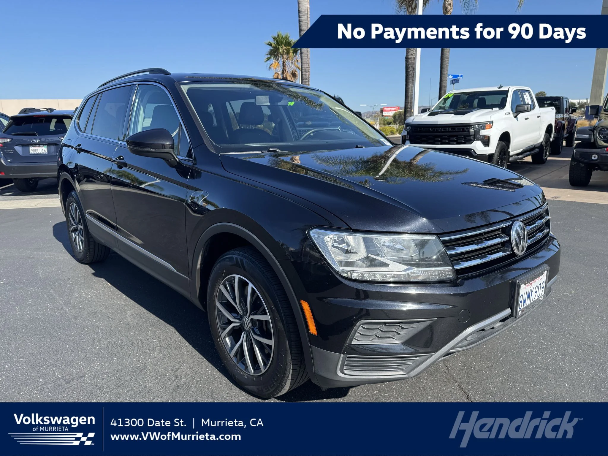 Used 2020 Deep Black Pearl Volkswagen SE image 1