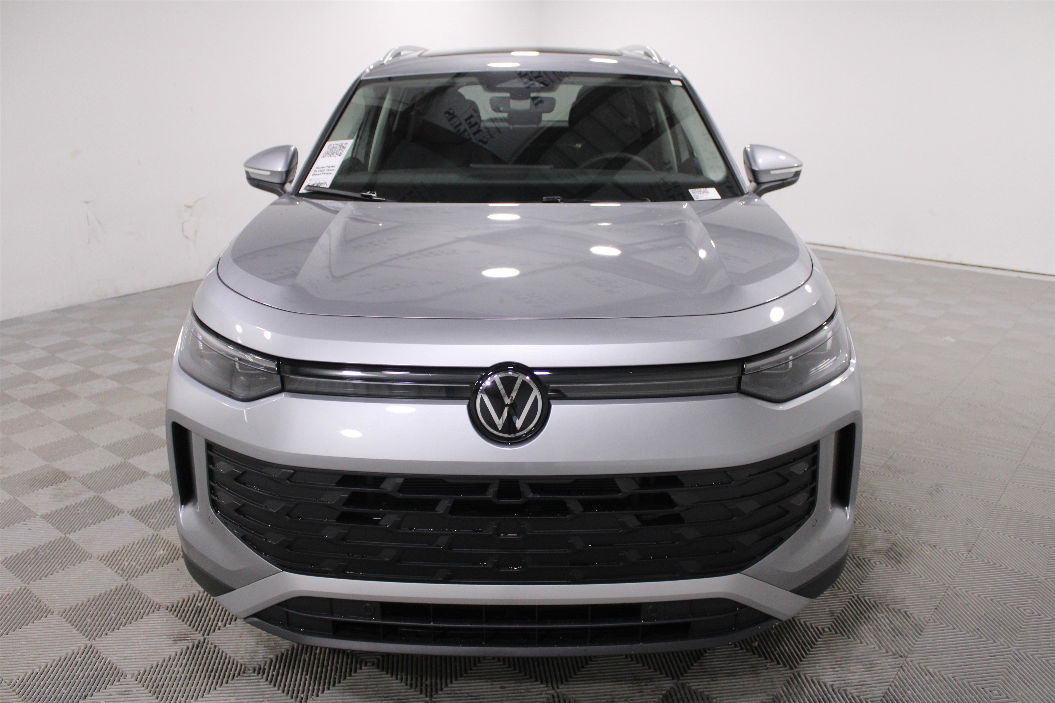 New 2026 Pyrite Silver Metallic Volkswagen SE image 30