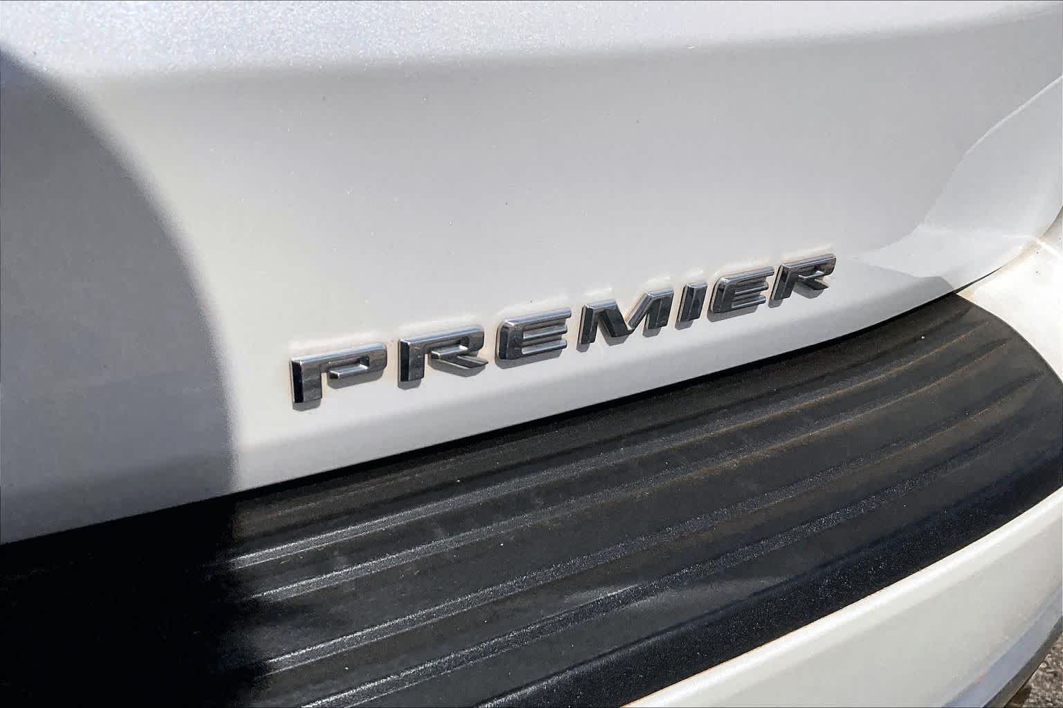 Used 2023 Iridescent Pearl Tricoat Chevrolet Premier image 29