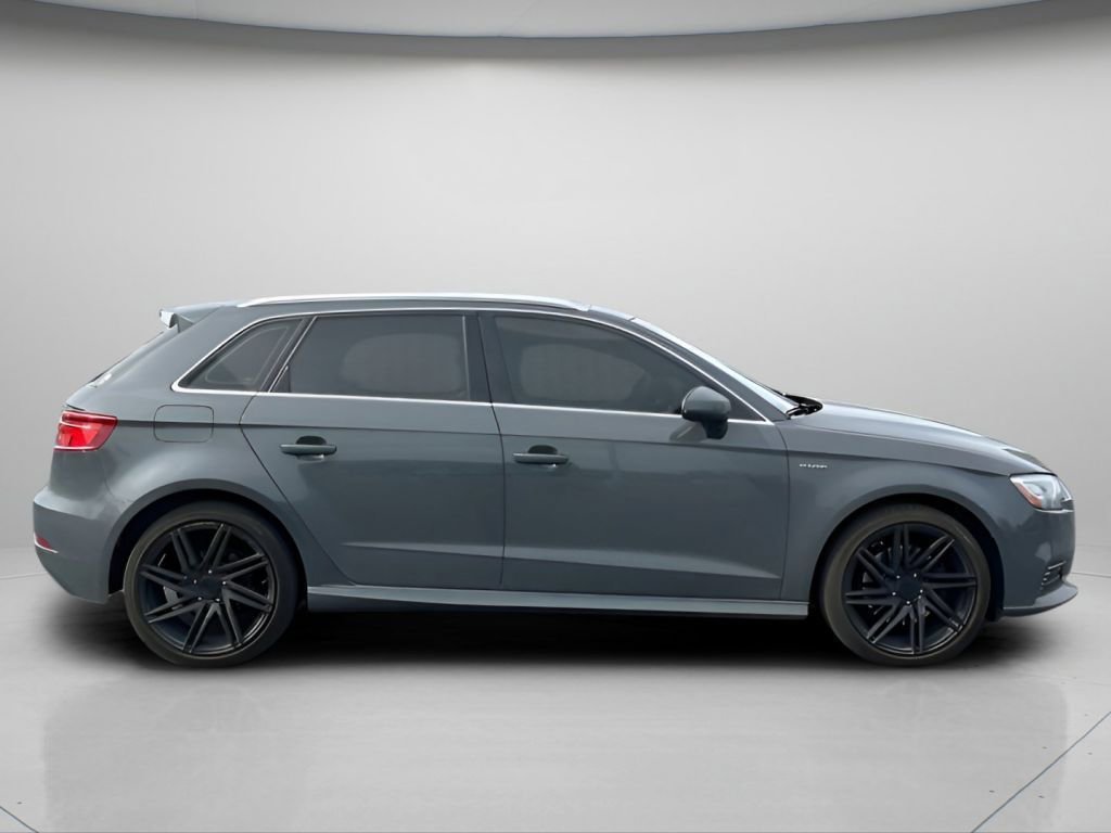 Used 2017 Gray Metallic Audi 1.4T Premium image 3