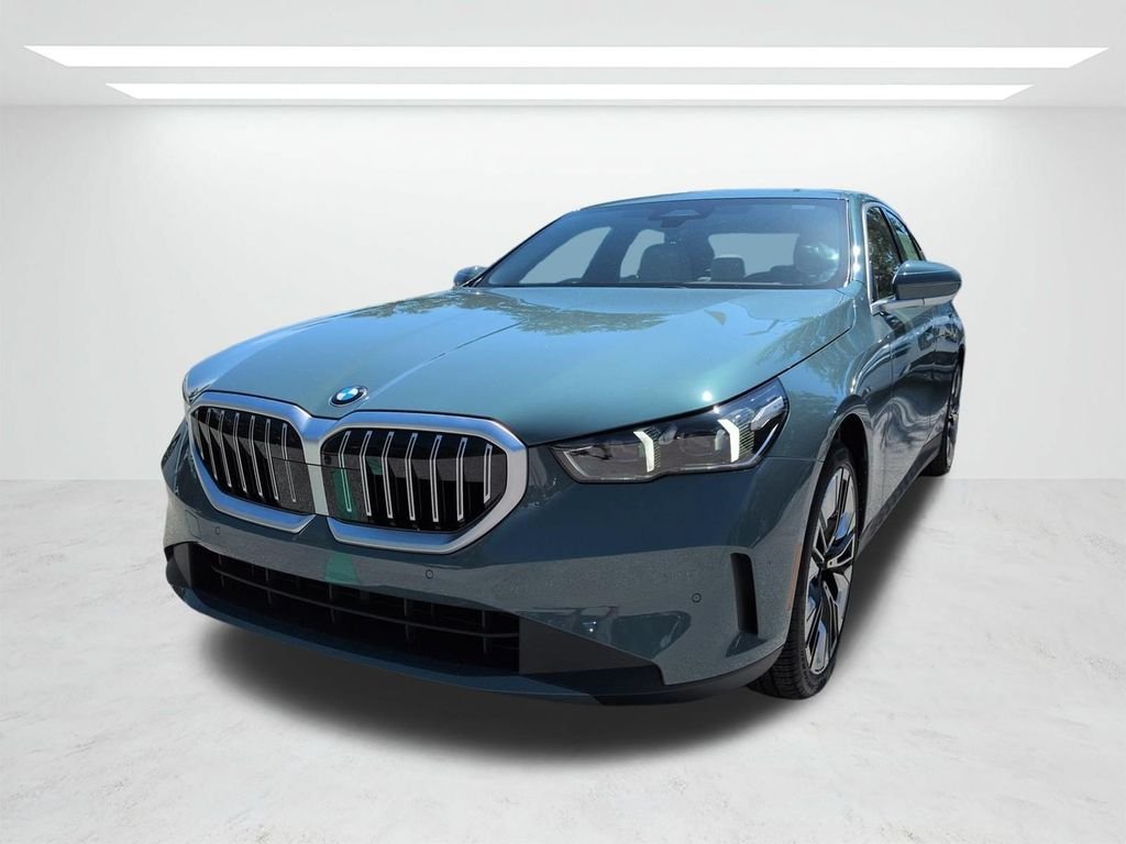 New 2027 Cape York Green Metallic BMW 530i xDrive image 8