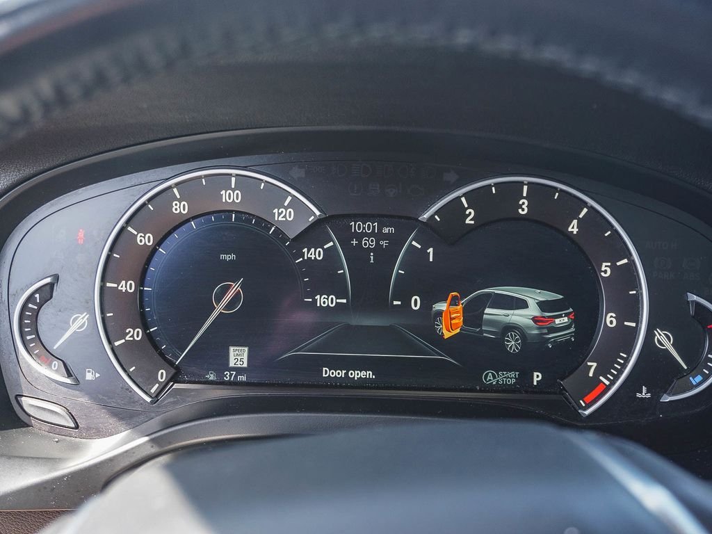 Used 2019 White BMW sDrive30i image 21