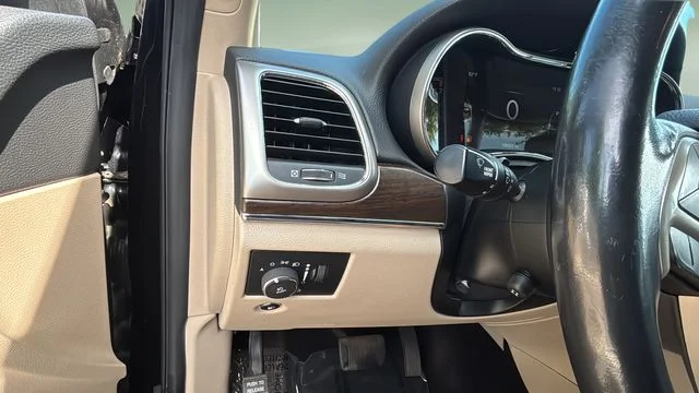 Used 2015 Black Jeep Limited image 22