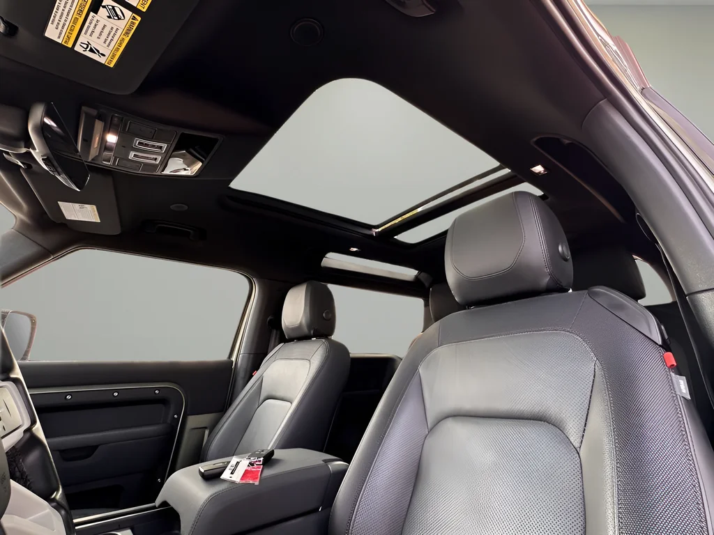 2023 Land Rover Defender X-Dynamic SE - Photo 19