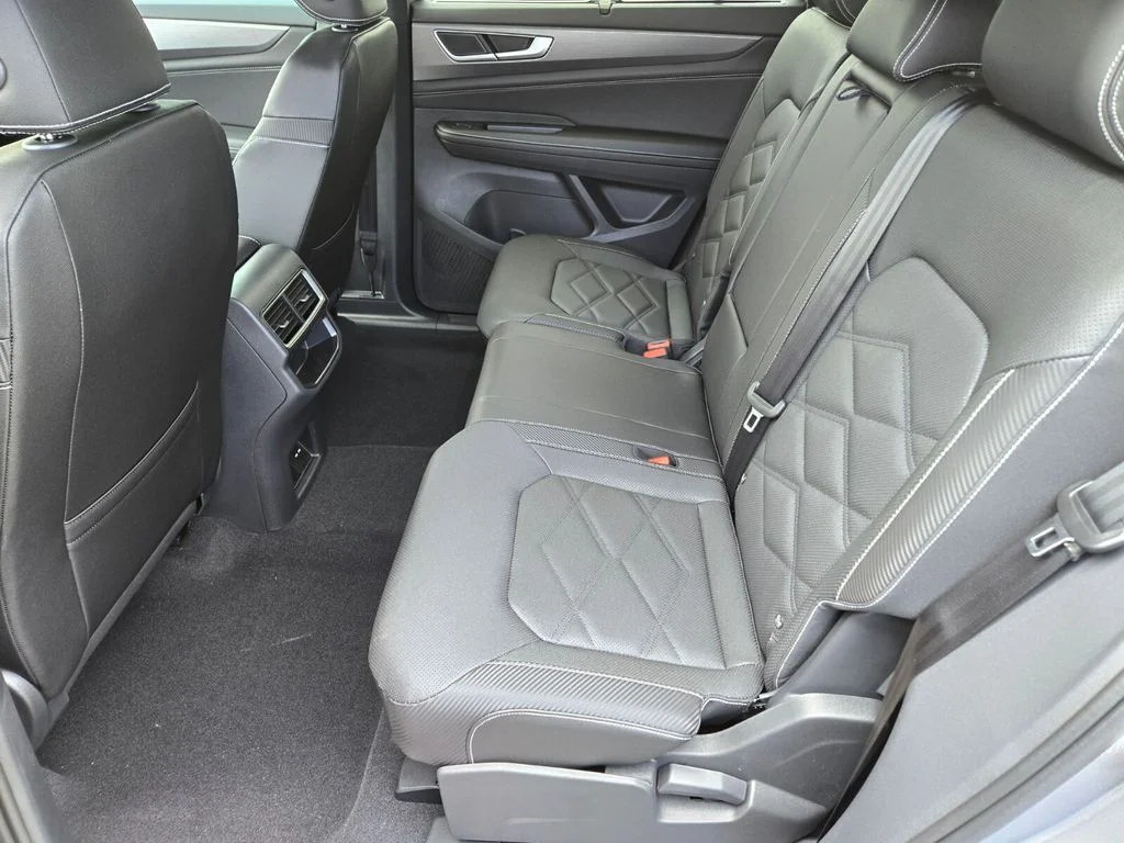 2025 Volkswagen Atlas Cross Sport SE w/Tech - Photo 7