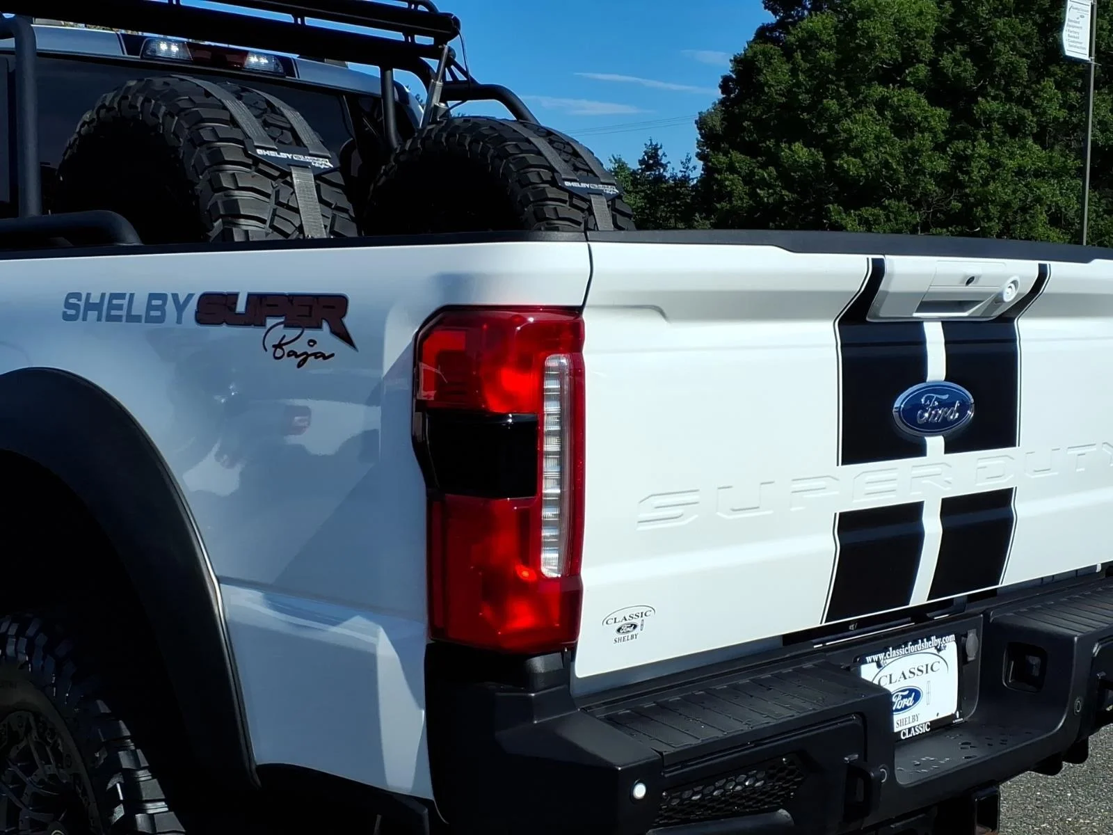 Used 2024 Star White Metallic Tri-Coat Ford LARIAT image 18
