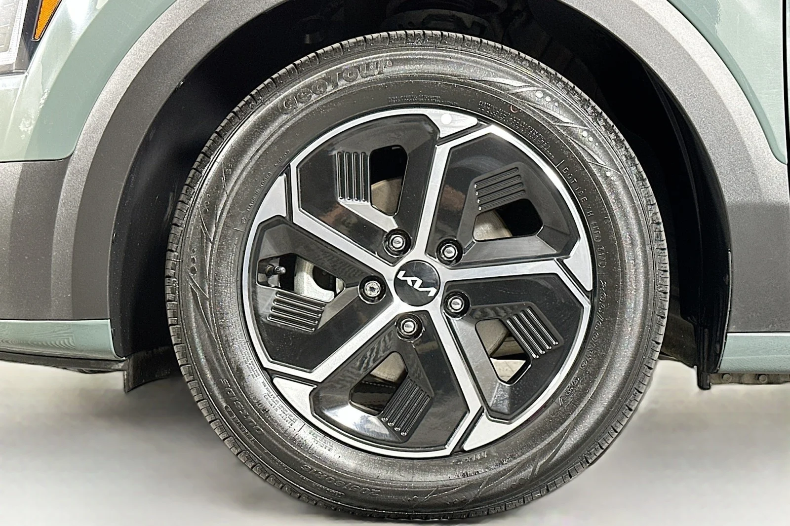 Used 2023 Cityscape Green Kia EX image 11