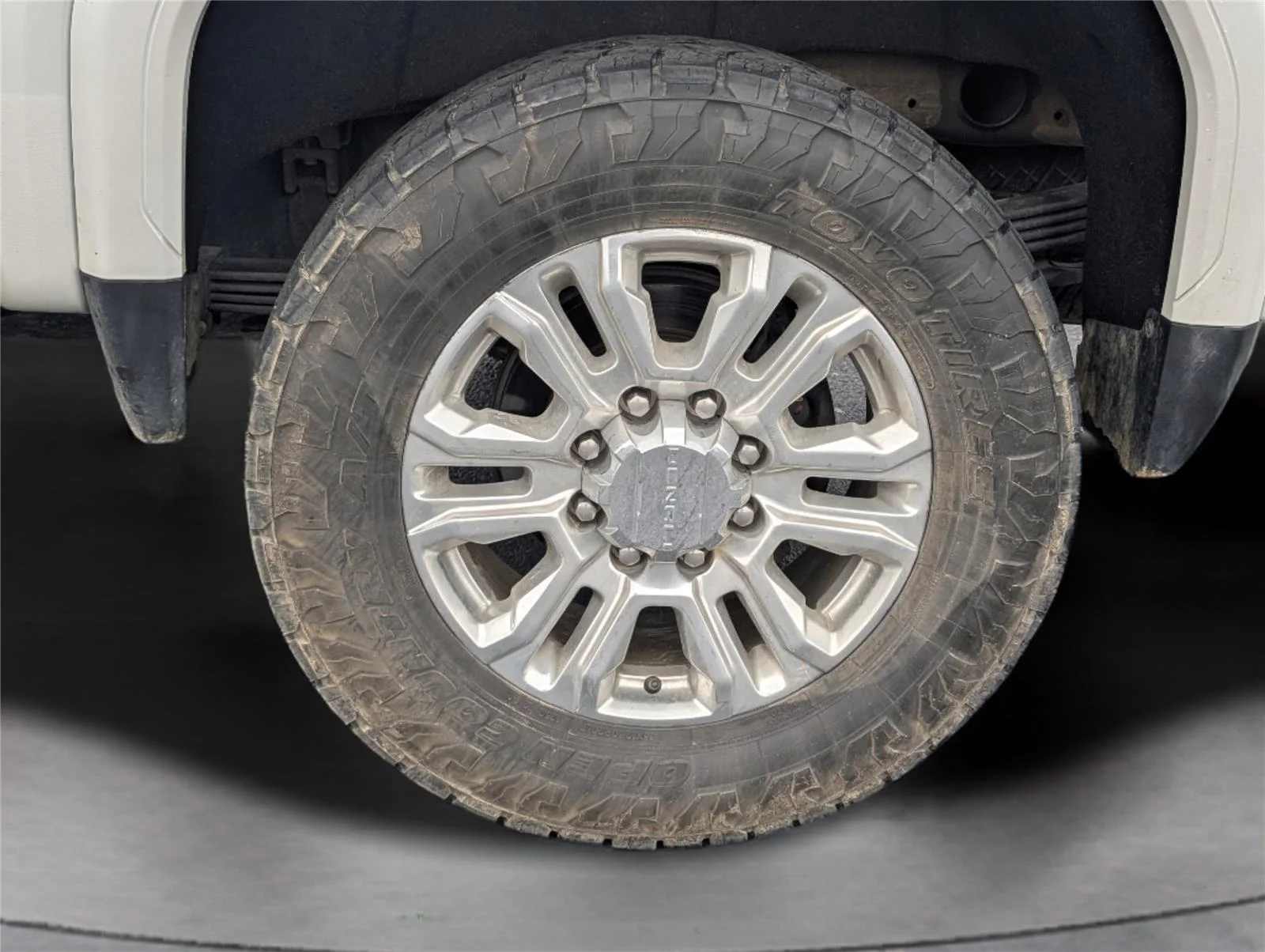 Used 2023 White Frost Tricoat GMC Denali image 40