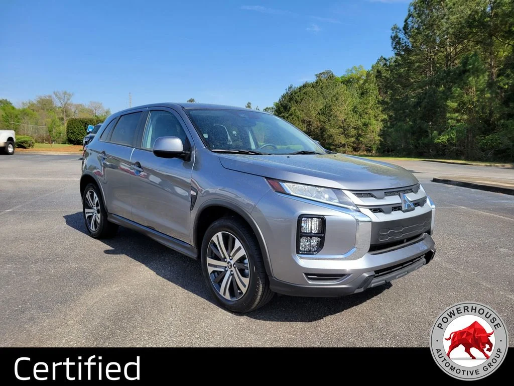 Used 2025 Silver Mitsubishi  image 9
