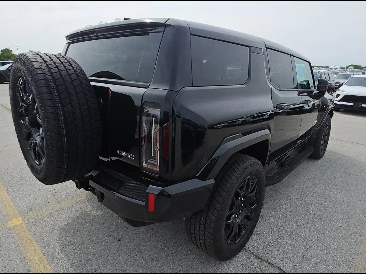 Used 2025 Void Black GMC 2X image 17